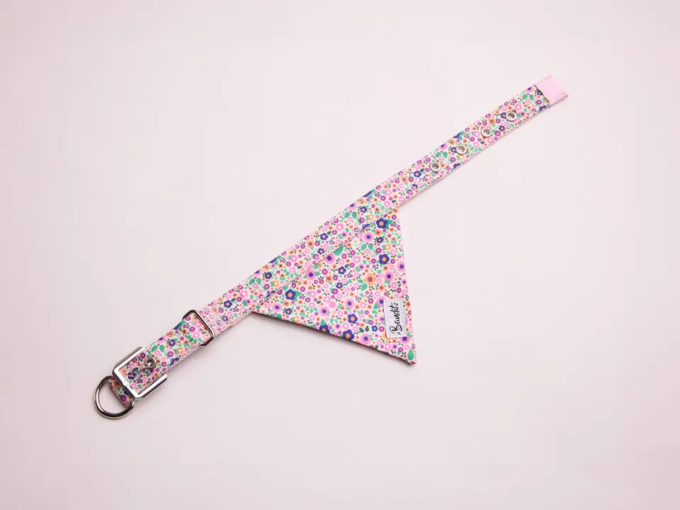 bandit-bandana-chien-pink-blossom-rose-fleuri-petit-chien image 1