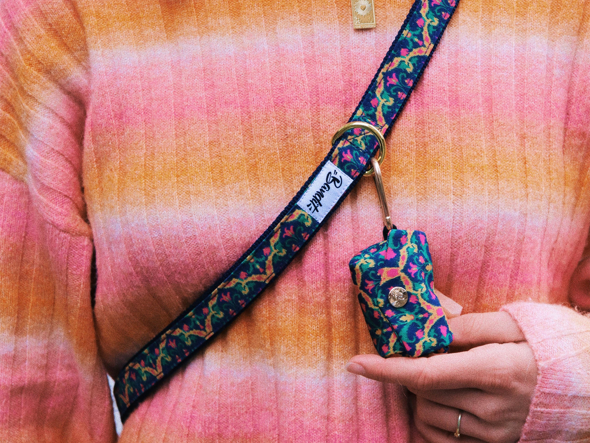 bandit-ikat-pochette-sacs-crottes-multicolore image 2