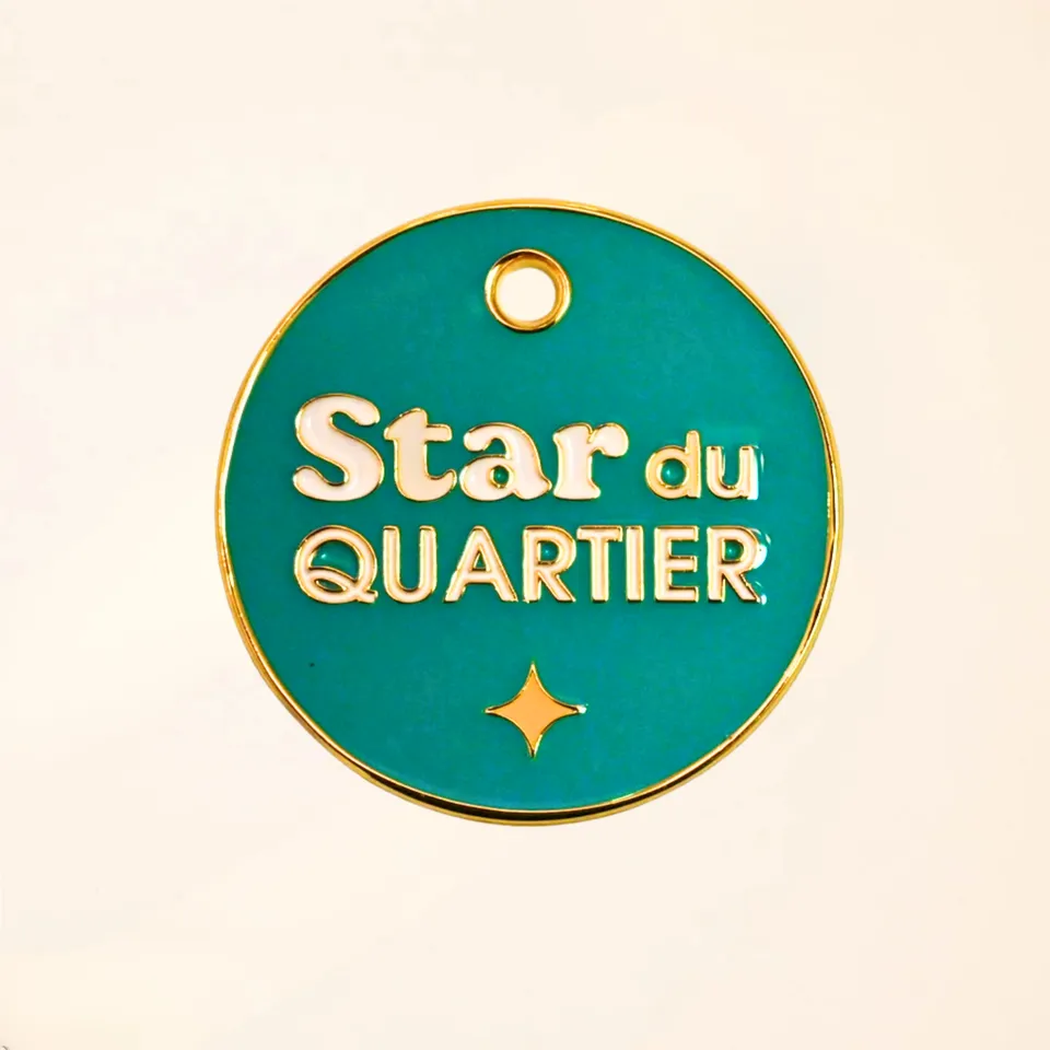 fid-le-paris-star-du-quartier-m-daille-chien-bleu-paon-32-mm image 1