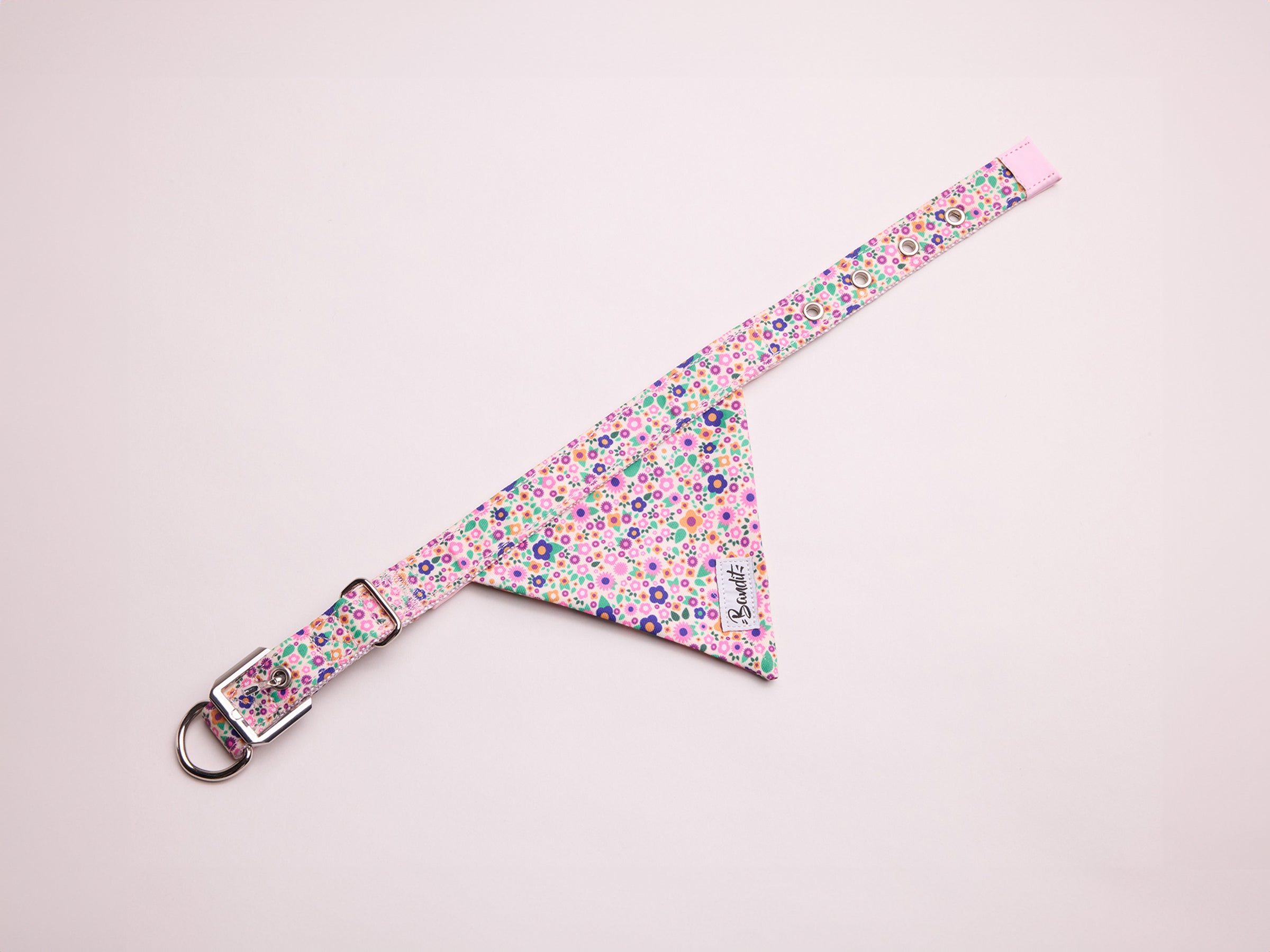 bandit-bandana-chien-pink-blossom-rose-fleuri-petit-chien image 1