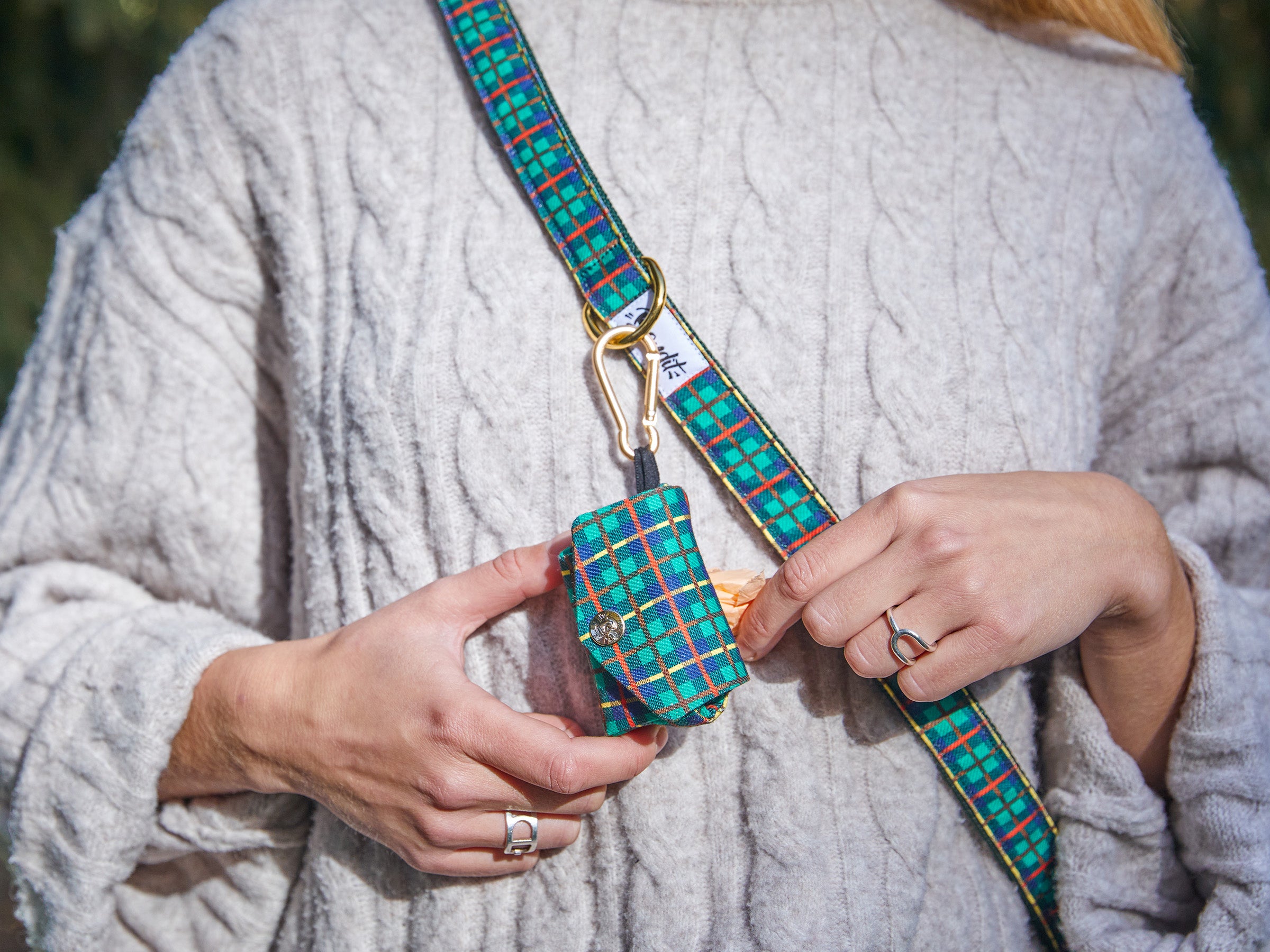 bandit-tartan-vert-pochette-sacs-crottes-boucle-dor-e image 2