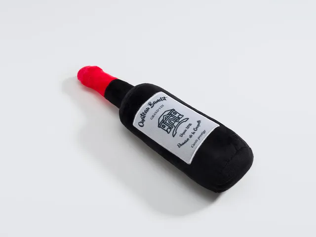 bandit-bouteille-jouet-chien-peluche-bouteille-vin-couineuse image 1