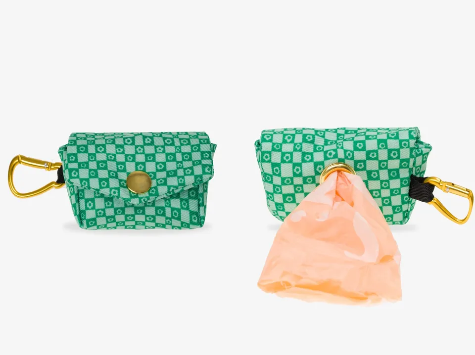 bandit-pochette-sacs-crottes-carreaux-vert-fleurs image 1