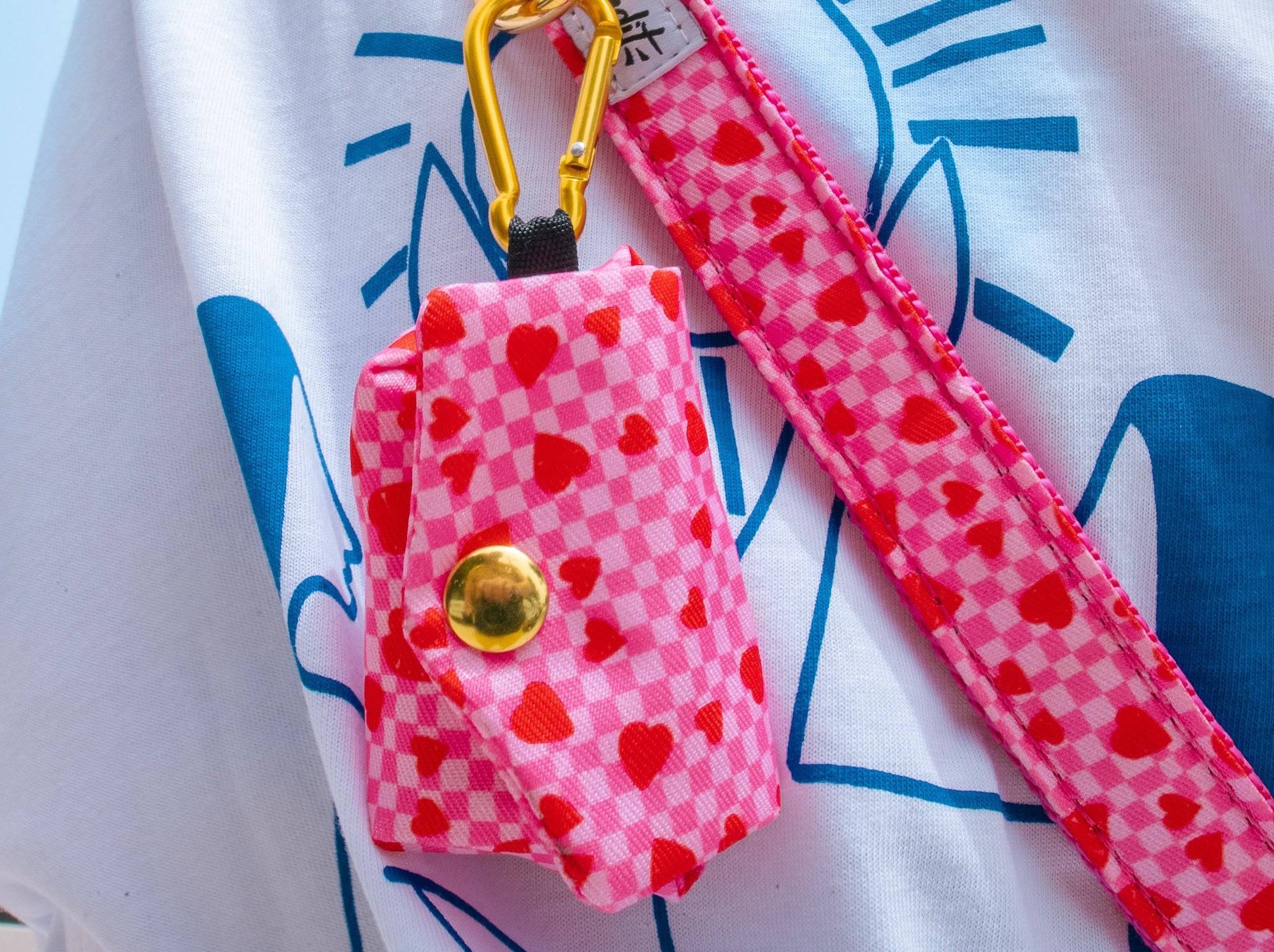 bandit-pochette-sacs-crottes-joli-coeur-rose-carreaux image 2